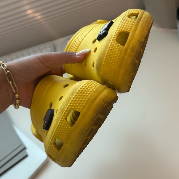 yellow crocs - Picture 3 of 5